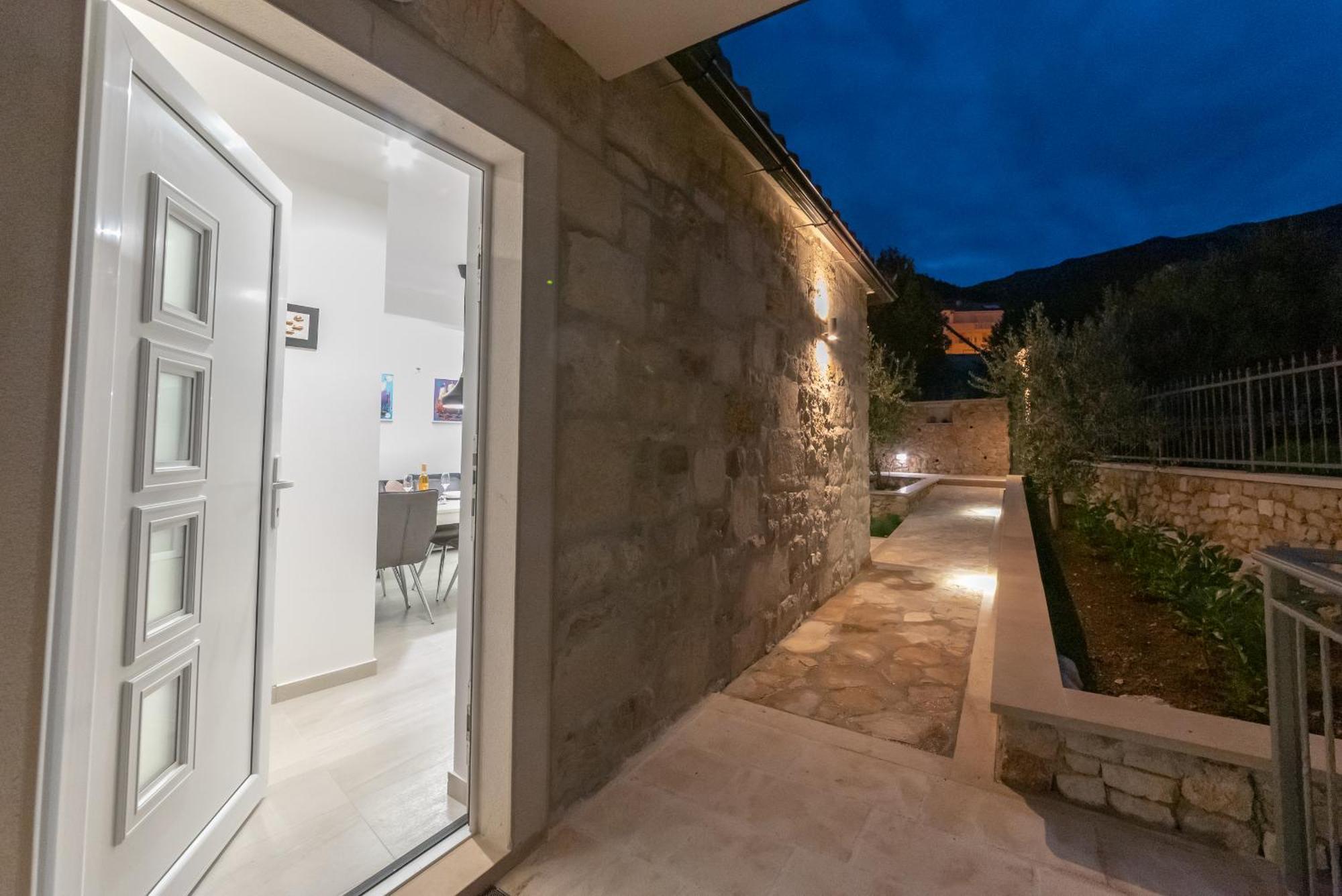Casa Ol'Bol - Modern Apartment With Seaview And Private Large Backyard Exterior photo